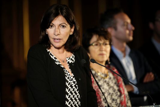 Un camp humanitaire pour les réfugiés à Paris
