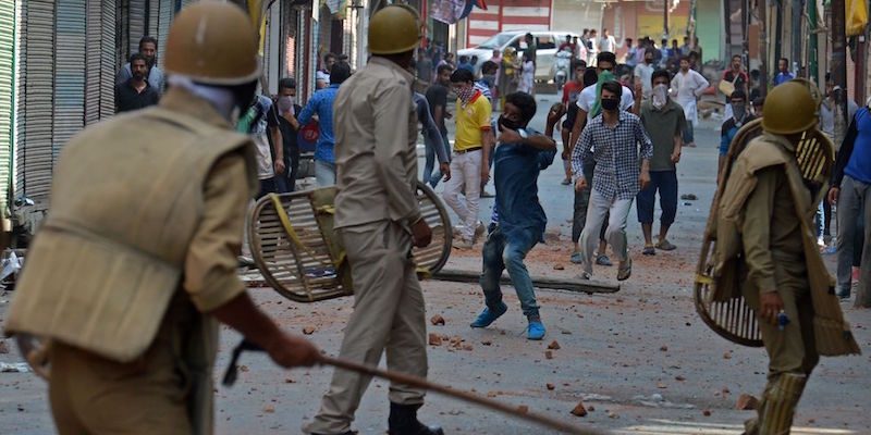 Gli scontri in Kashmir dopo l’uccisione di un leader secessionista