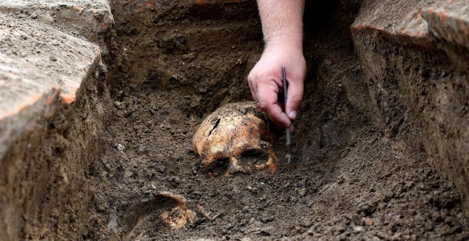 Desenterrados en Serbia misteriosos conjuros mágicos junto con esqueletos del siglo IV a.C.