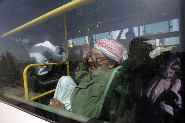 Residents leaving Daraya after four years under siege