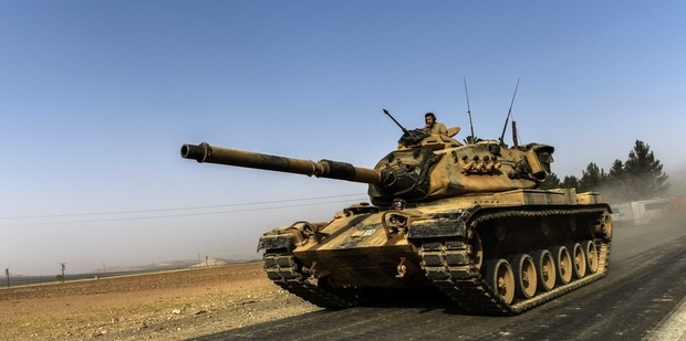 More Turkish tanks enter Syria, as US backs operation on IS-held town