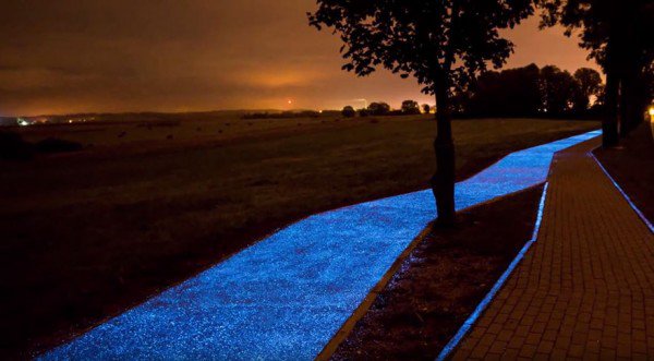 E la pista ciclabile diventa un tappeto di luci