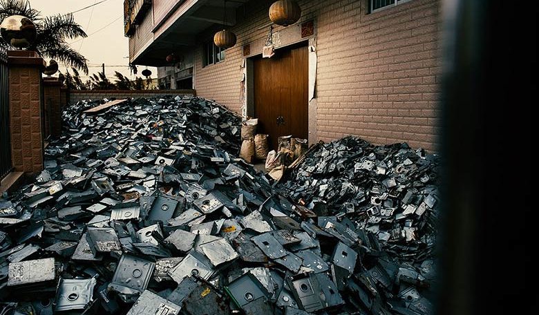 Photographies édifiantes des plus grandes décharges d’électronique au monde