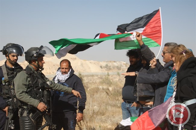 Imágenes: Fuerzas israelíes dispersan marcha semanal contra la ocupación israelí en Bilin