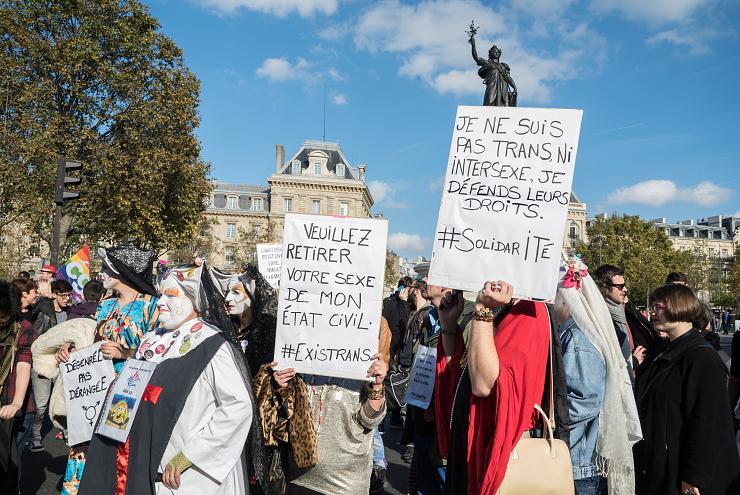 Face aux humiliations et aux discriminations, la vie de personnes trans en France