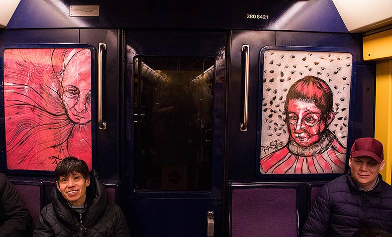 L’artiste qui transforme le RER parisien en musée d’Art