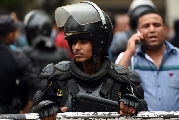 Egypt rights activist Azza Soliman arrested after attempt to leave country