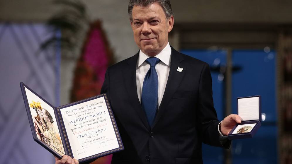 Santos recibe el Nobel: “El premio nos impulsó para alcanzar la Paz”