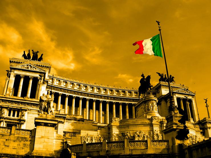 Risques de dérive autoritaire, cure d’austérité, bilan de Matteo Renzi : les enjeux du référendum en Italie