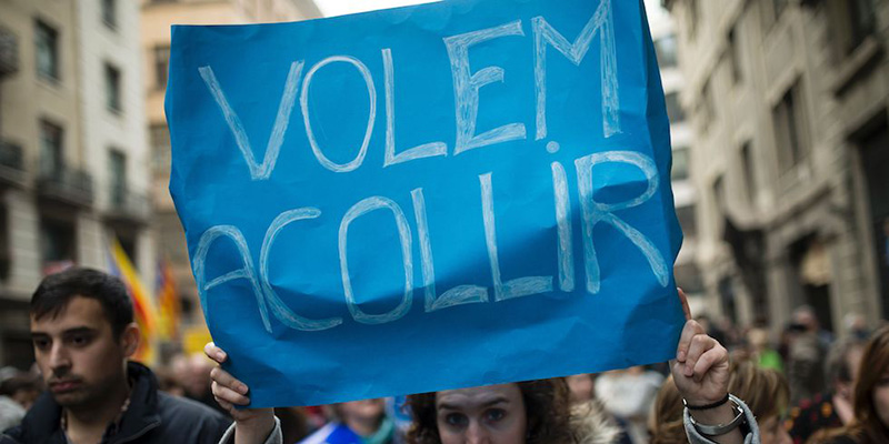 La manifestazione a Barcellona per chiedere di accogliere più migranti