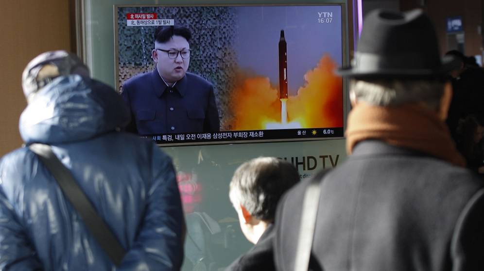 Pyongyang pone a prueba a Trump con el lanzamiento de un misil de medio alcance