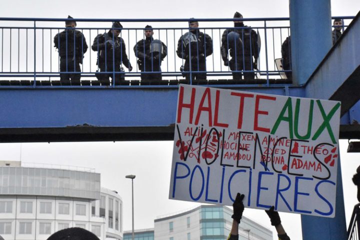Manifestation en soutien à Théo : un appel persistant pour la justice et le respect.