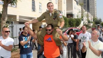 L’assassin Elor Azaria condamné à une peine minime, et aussitôt élevé au rang de héros national israélien [MàJ]