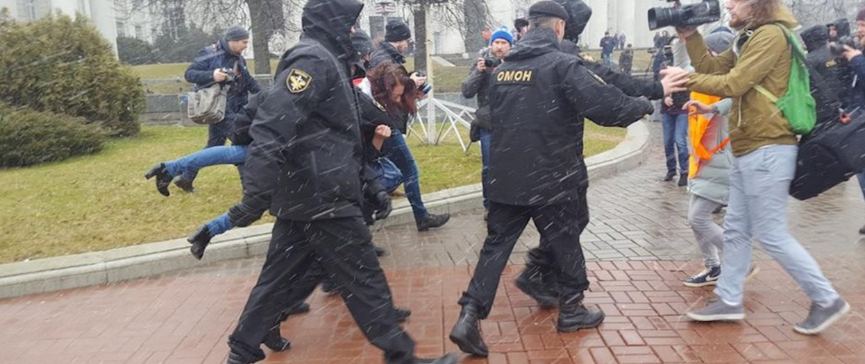 Bielorrusia: La brutal represión de las manifestaciones pacíficas empaña el “Día de la Libertad”
