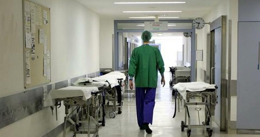 Sanità allo sbando: attese di un anno, ticket salati, e i pazienti si rivolgono ai privati