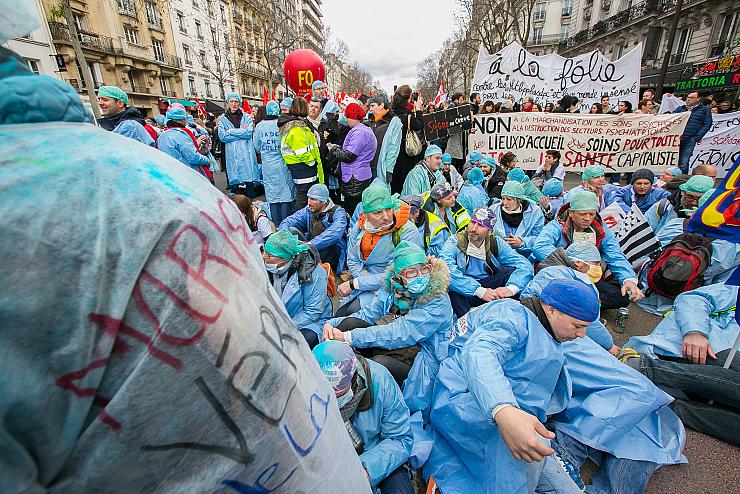 Soumis à l’austérité budgétaire et au management néolibéral, l’hôpital est au bord du burn-out