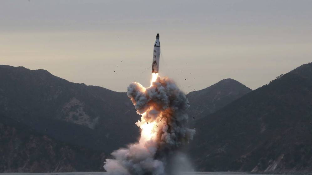 Corea del Norte lanza un nuevo un misil balístico