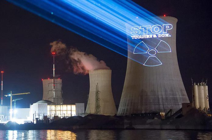 Une chaîne humaine pour fermer les réacteurs nucléaires les plus vieux