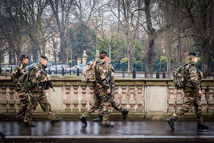 « De plus en plus de militaires évoquent un passage à l’état de siège en cas de nouveaux actes terroristes »