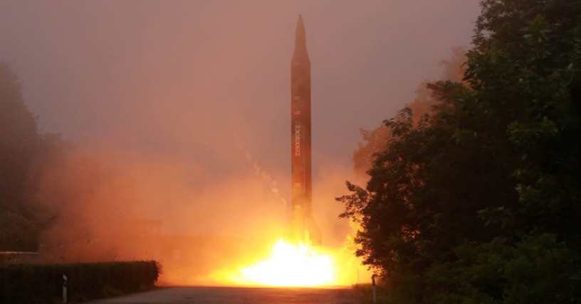 Corea del Norte vuelve a lanzar un misil intercontinental que cae en aguas de Japón