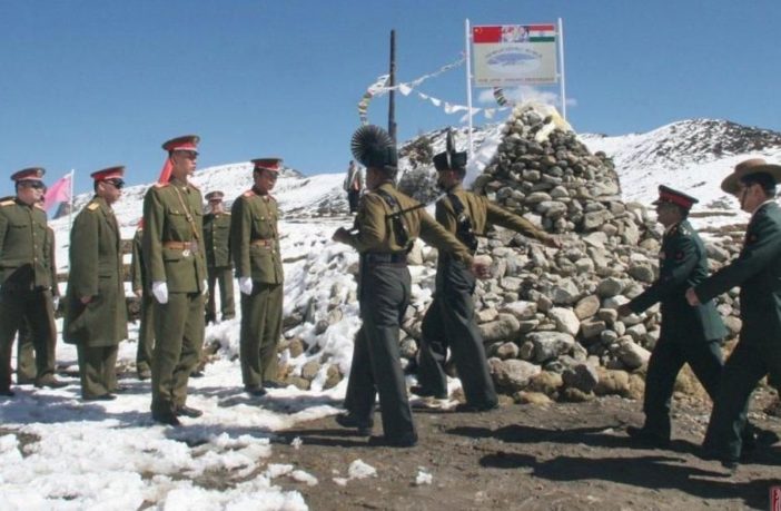 Cina e India si fronteggiano sul Tetto del Mondo
