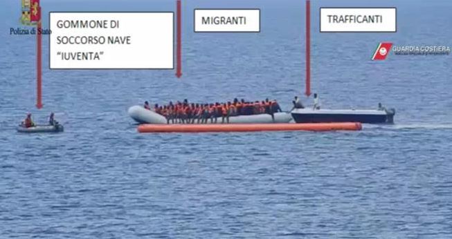 Migranti, sequestrata nave Ong: favoriva l’immigrazione clandestina
