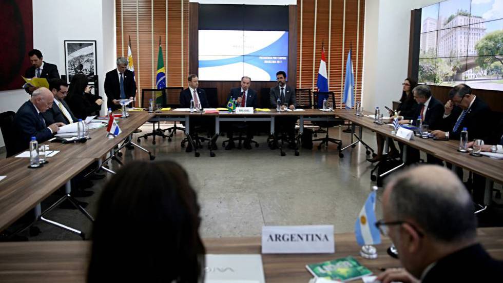 Mercosur decide la “suspensión política” de Venezuela y consuma el aislamiento de Maduro