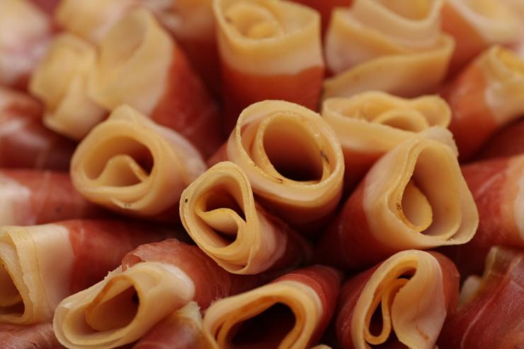 Pourquoi l’industrie de la charcuterie s’entête à nous faire avaler des produits cancérogènes