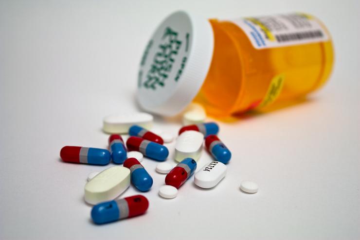 Comment les labos amassent des fortunes grâce à des médicaments au prix exorbitant