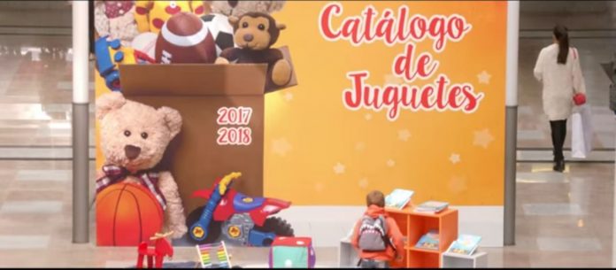 Los jóvenes de Cruz Roja recogen juguetes no bélicos y no sexistas para niños necesitados