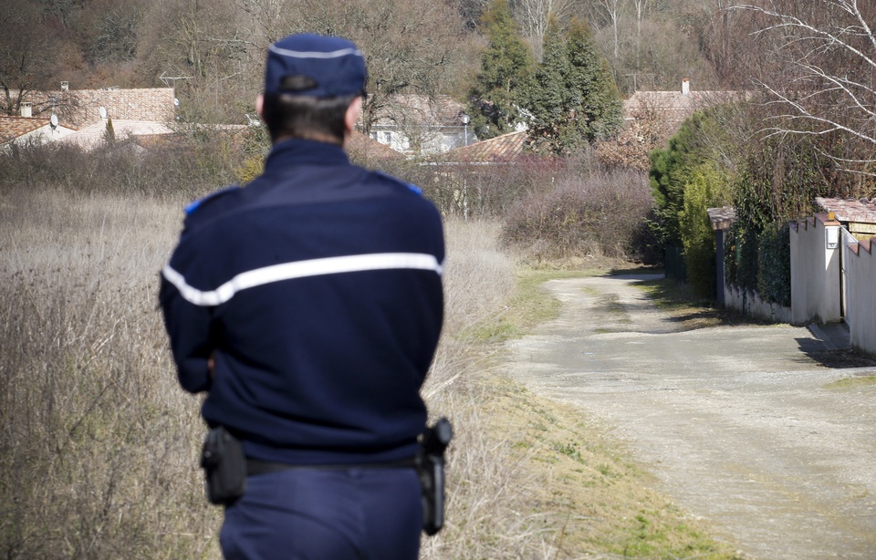 Aube: Un homme prend la fuite après avoir poignardé sa compagne enceinte
