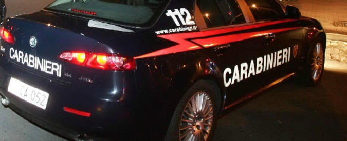 Milano, donna uccisa a coltellate in casa. Si costituisce il convivente: l’ha colpita dopo una lite