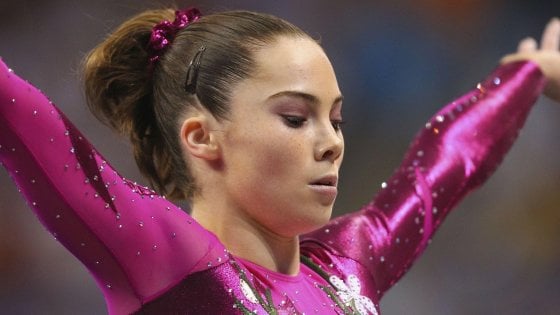 Molestie sessuali, ginnasta olimpionica accusa federazione Usa: “Pagò il mio silenzio”