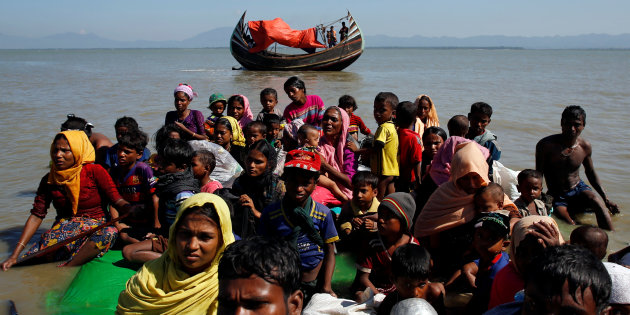 I migranti spariscono dai titoli, ma tornano a riempire i gommoni…