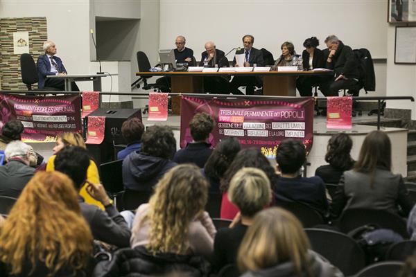 Migranti, Tribunale dei popoli: “Italia e Ue corresponsabili di crimini contro l’umanità”