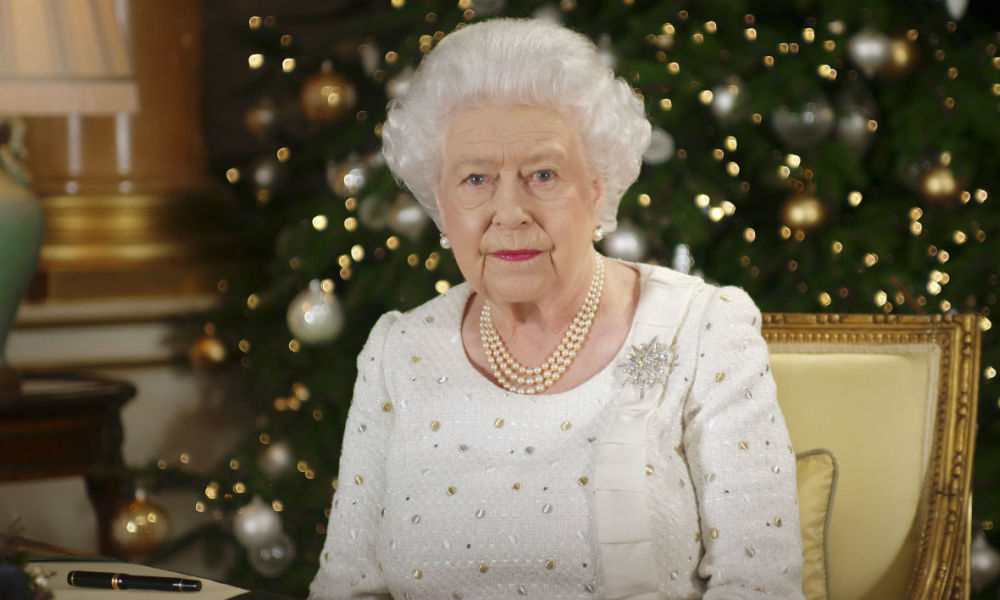 Pour Noël, la reine Elizabeth II rend hommage aux victimes des attentats
