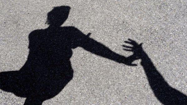 Lecce,due bulli abusano e ricattano una 15enne: arrestati due minori