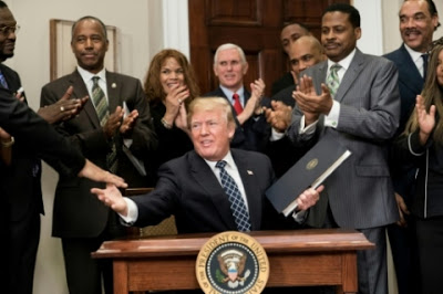 Trump visé par un déluge de condamnations après ses propos “racistes”