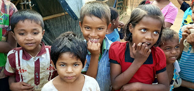 Apre oggi la scuola con i primi 300 bambini rohingya nel campo rifugiati di Jamtholi