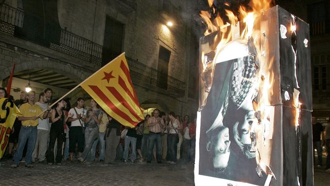 La Justicia europea sentencia que quemar fotos de los reyes es libertad de expresión