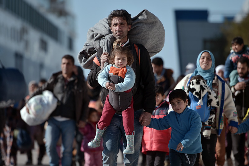 Mariano de Miguel aborda en una charla en Potes la situación de los refugiados
