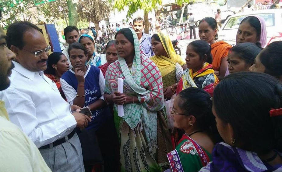 En Inde, les habitantes d’un bidonville apprennent à négocier avec les autorités pour changer leurs conditions de vie