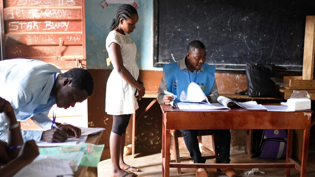 Elections générales en Sierra Leone: le décompte des bulletins se poursuit