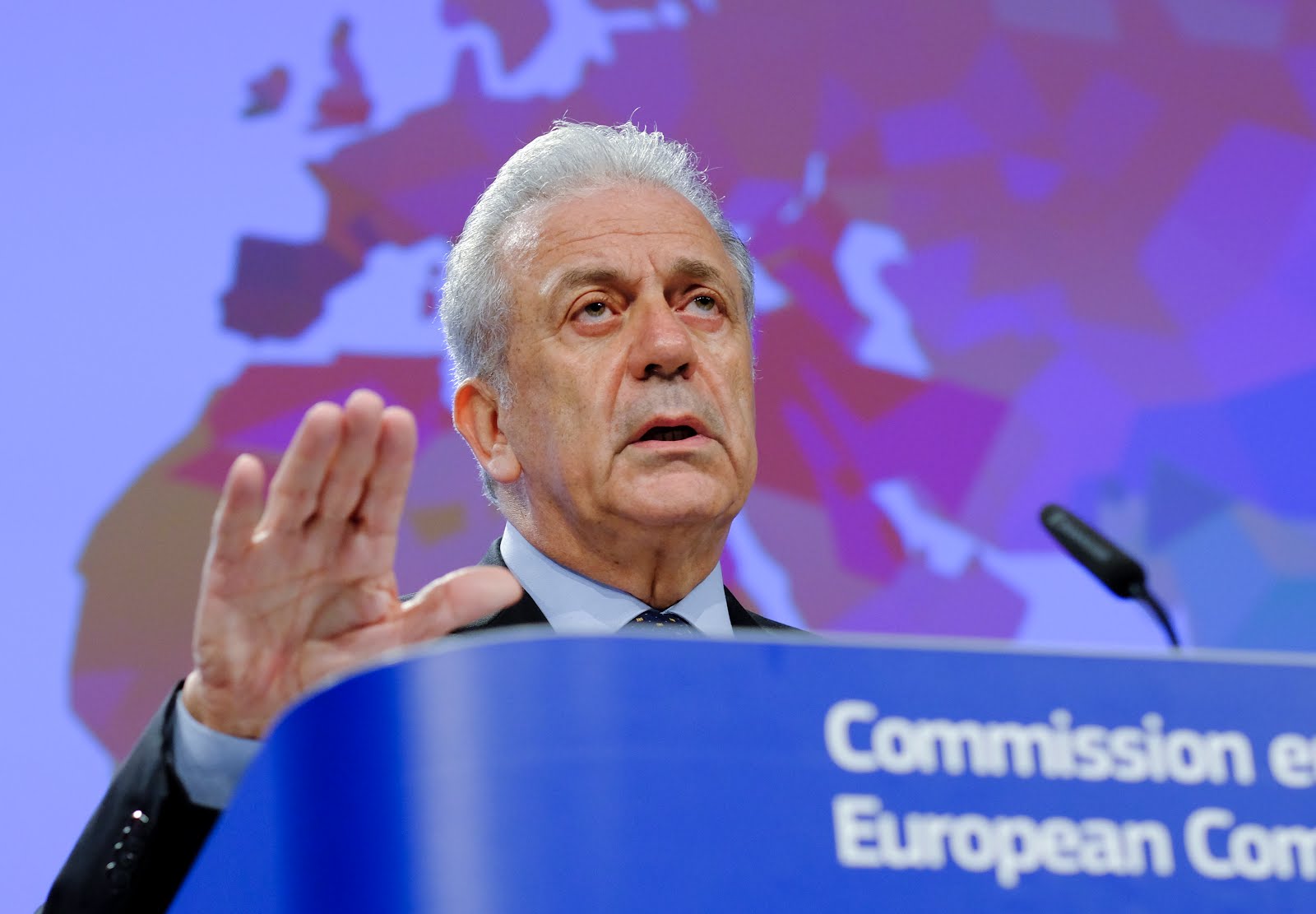 EU Commission toughens migration policy, provides another €3 bn to Turkey