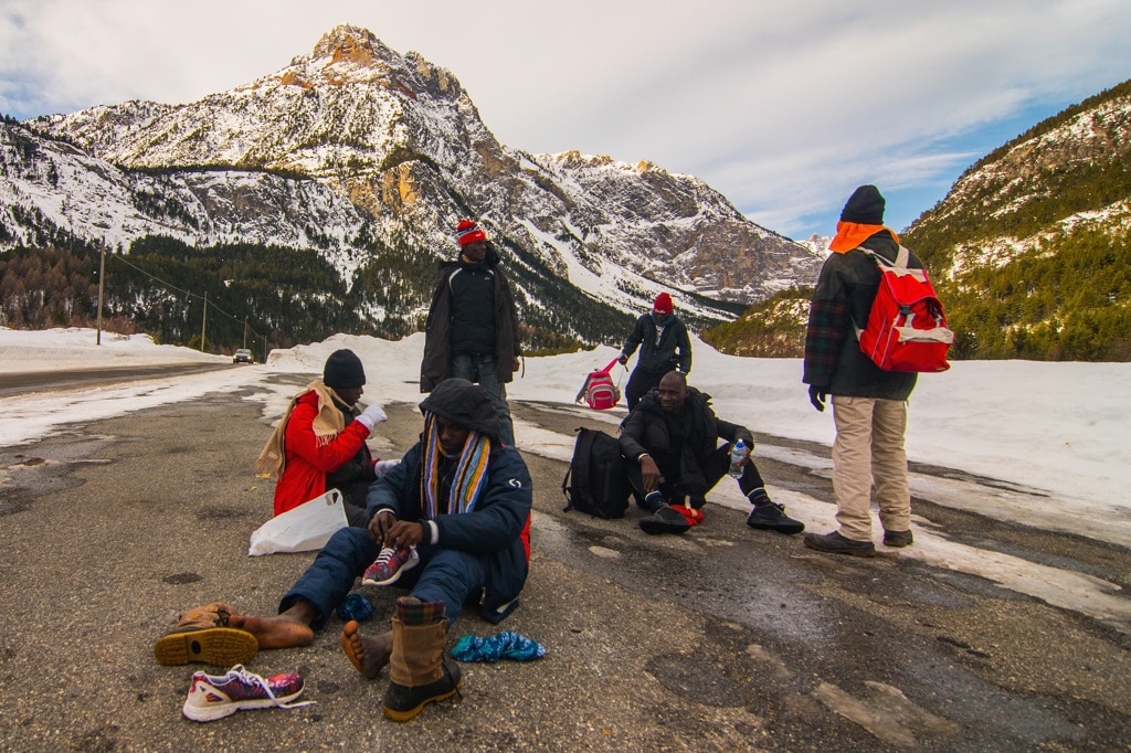 Da Bardonecchia a Briançon, in viaggio con i migranti sulle Alpi