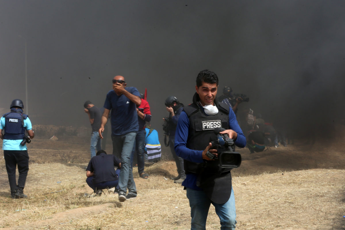 Il giubbotto “Press” non salva i giornalisti palestinesi dai colpi dei cecchini israeliani