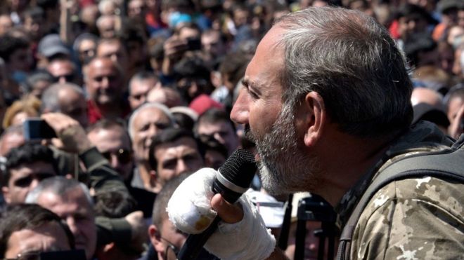 Armenian leaders face crunch talks after protests