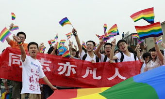 Cina, i gay vincono sulla censura dei social