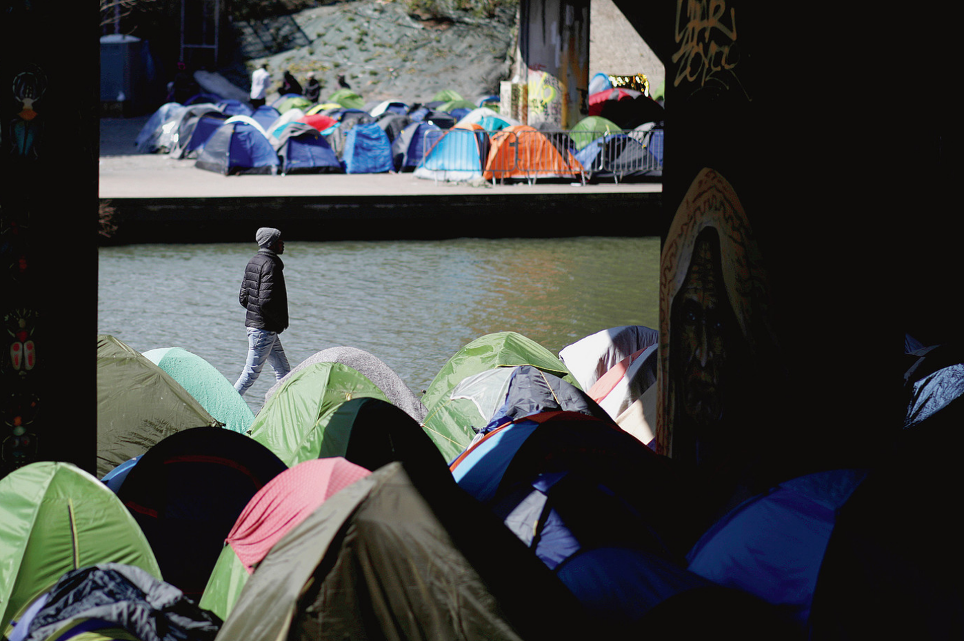 À Paris, le campement de la Villette s’installe dans la durée