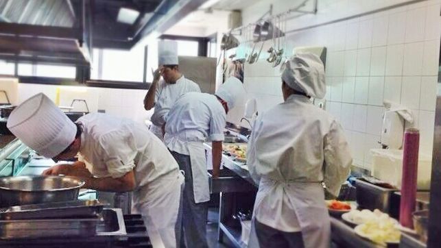 Los precarios no solo son los ‘riders’: las rebajas de derechos laborales amenazan al conjunto de trabajadores